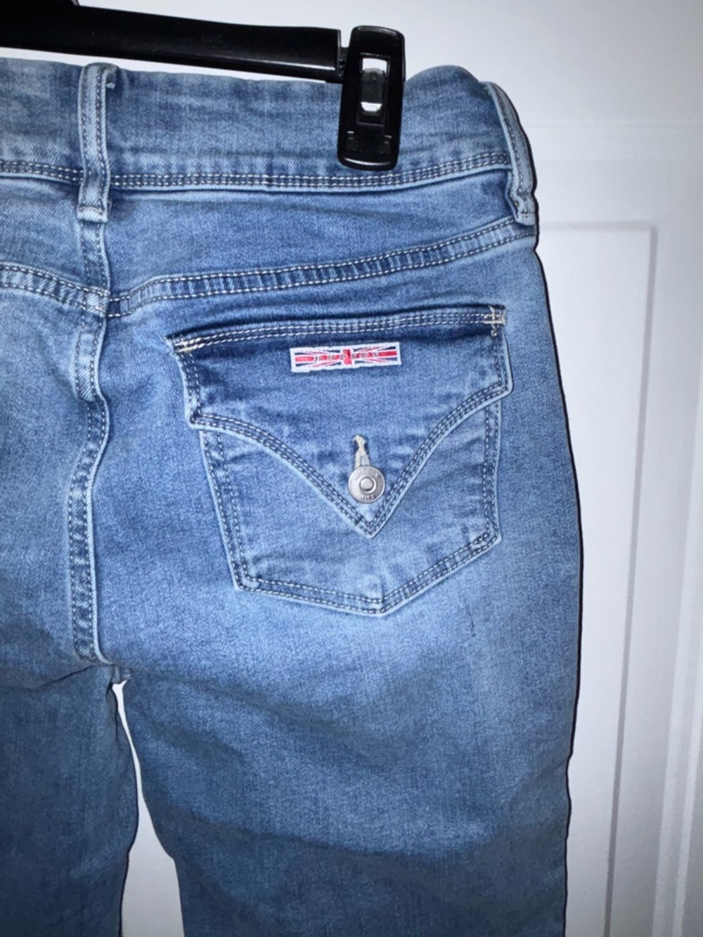 Hudson Jeans Light Blue Double Button Crop Denim. Size 6